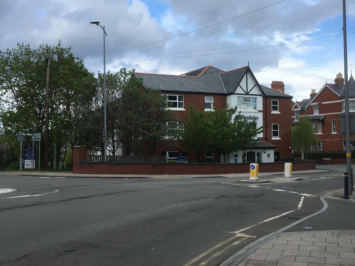 Flat 2 Opposite Travel Lodge Colwyn Bay Exterior photo