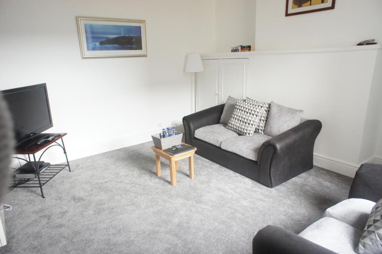 Flat 2 Opposite Travel Lodge Colwyn Bay Exterior photo